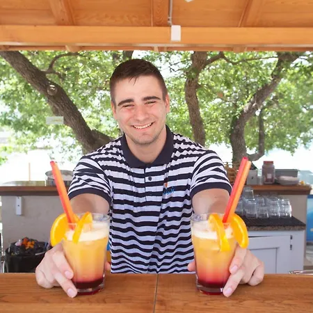 홀리데이파크 Krk Mobile Homes 클림노